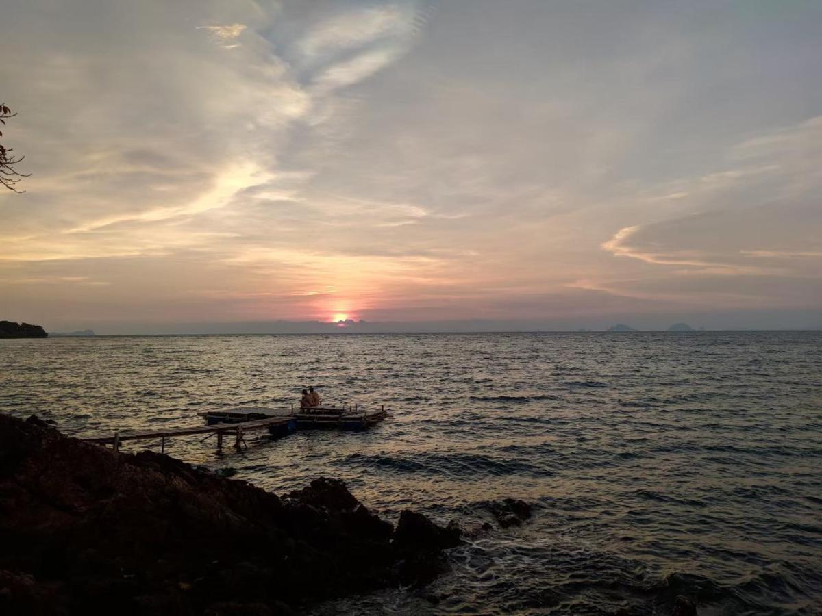 Rock View Terrace Hotel Koh Jum Exterior photo